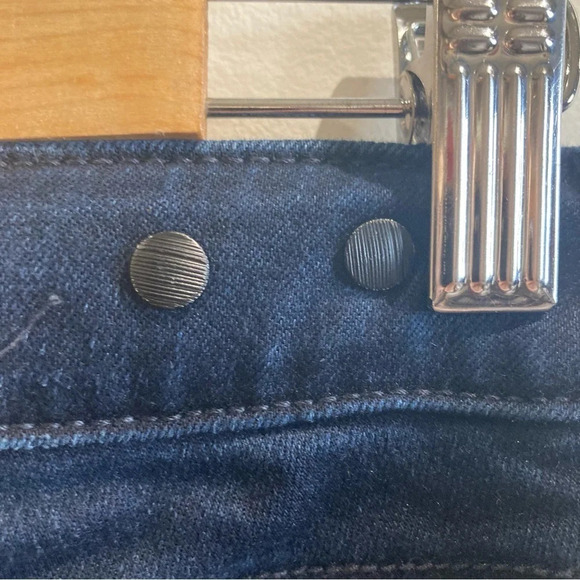 CABI Sz 32 Mid Rise Skinny Mid Wash Lightly Distressed Jeans - Picture 11 of 12